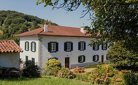 Maison Gamboia, 5 chambres d'hôtes de charme et résidence d'artistes, au calme, vaste jardin fruitier
